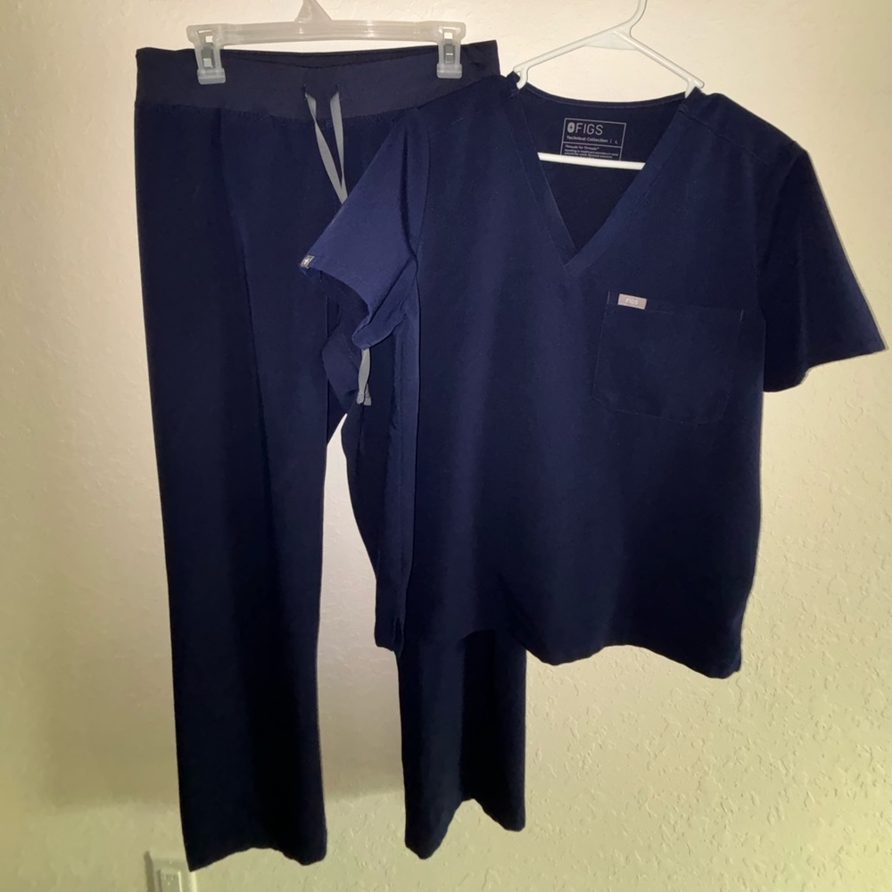Navy figs scrubs set size large
